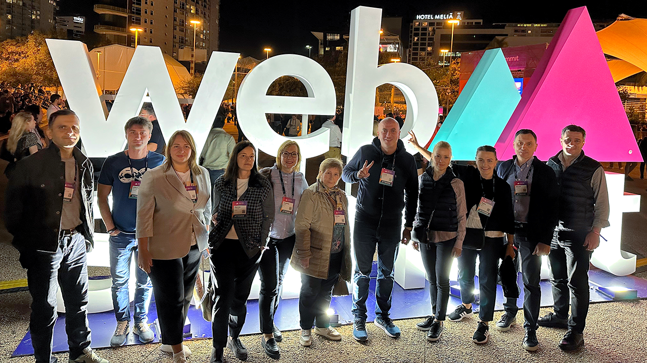 Angajatii si managementul de top al maib participa la Web Summit, cea mai mare conferinta digitala la nivel global