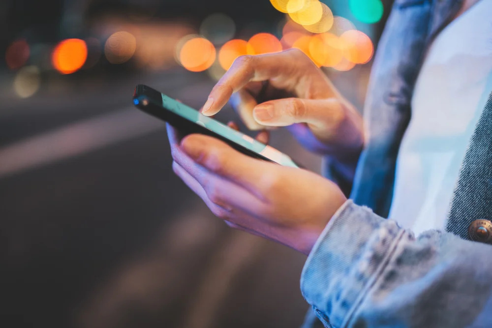 Mergi la banca, dar fara sa stai la coada: cum o poti face cu ajutorul smartphone-ului