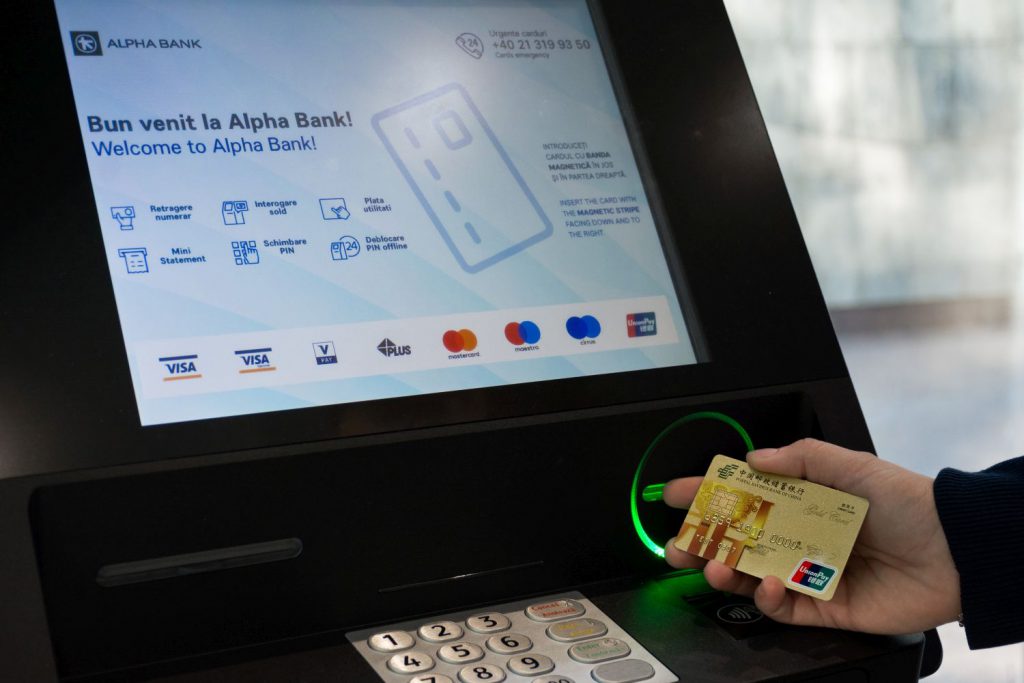 Alpha Bank – prima banca din România care accepta cardurile UnionPay la bancomatele sale