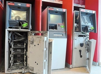 Oficiali britanici: Peste 90 % dintre furturile din bancomatele din Marea Britanie sunt comise de români