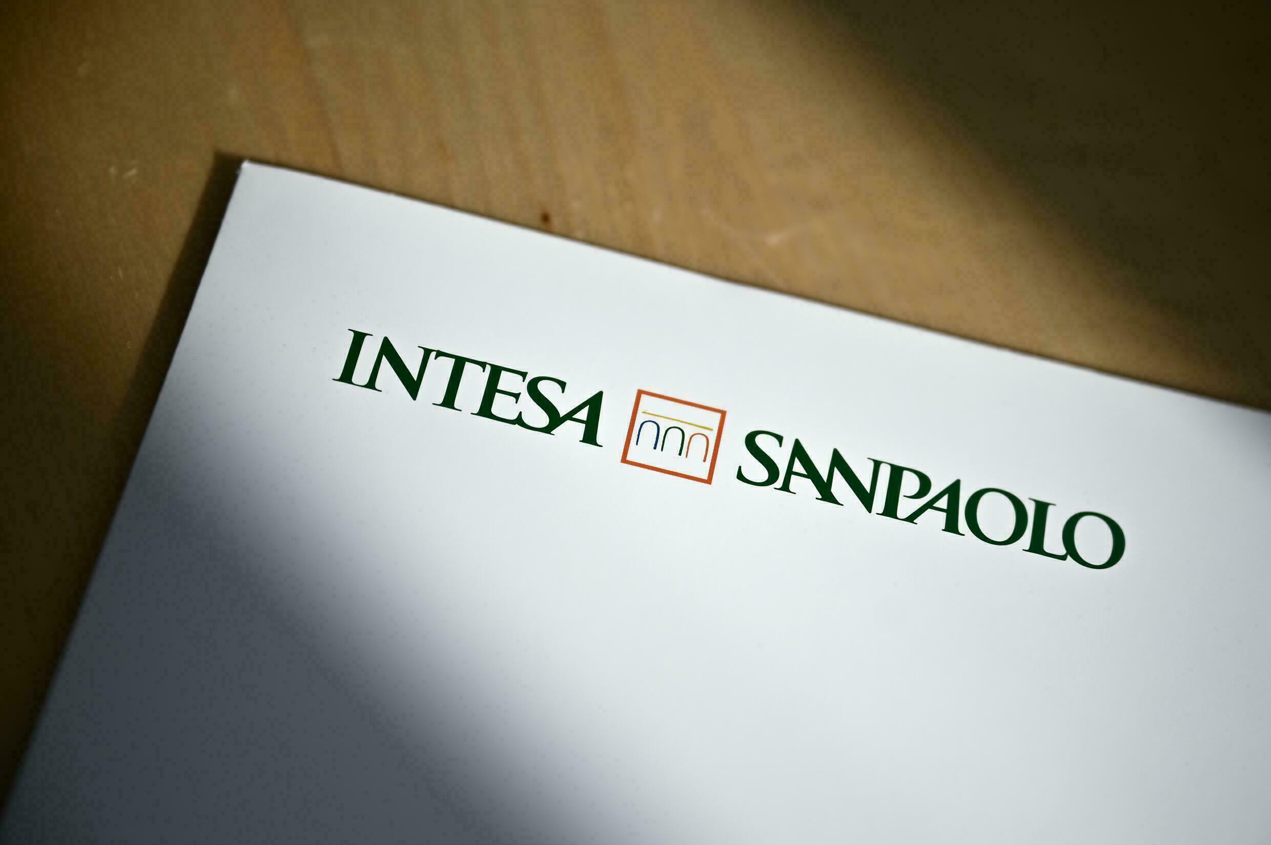Actionarii grupului Intesa Sanpaolo ar putea primi dividende în valoare de 3,3 miliarde de euro