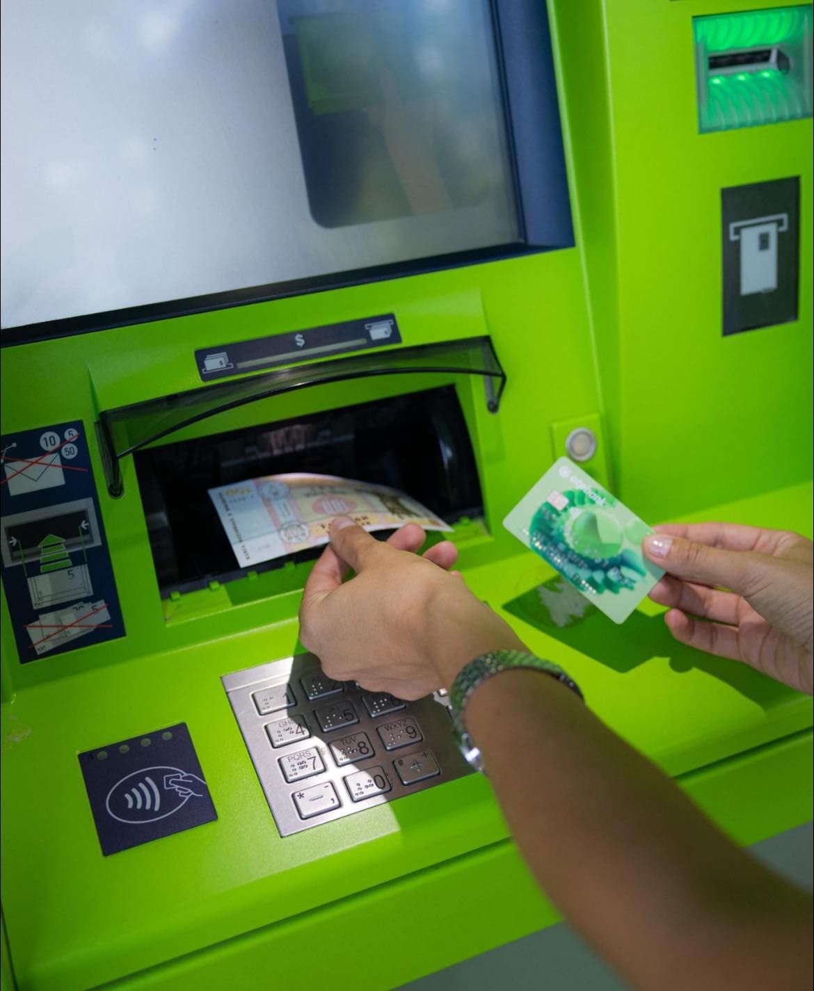 OTP Bank modernizeaza reteaua de bancomate. Câte ATM-uri sunt deja contactless?