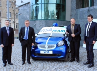 (foto, video) Datorita obiceiului sau de a utiliza cardul bancar Visa, un client Moldova Agroindbank  a câstigat un automobil Smart!