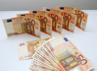 Atentie la euro! Falsificatorii prefera bancnotele de 20 si 50 de euro