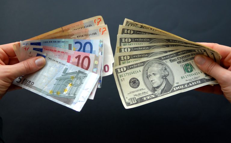 De zece ori mai mare fara autorizarea BNM: plafonul pentru operatiuni valutare ajunge la 100.000 de euro
