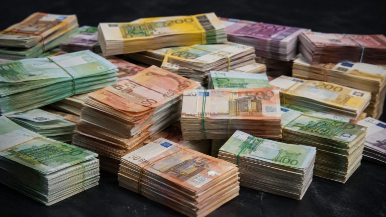 Reguli noi pentru investitori: facilitati de la 25 milioane de euro si acorduri cu Guvernul de la 50 milioane
