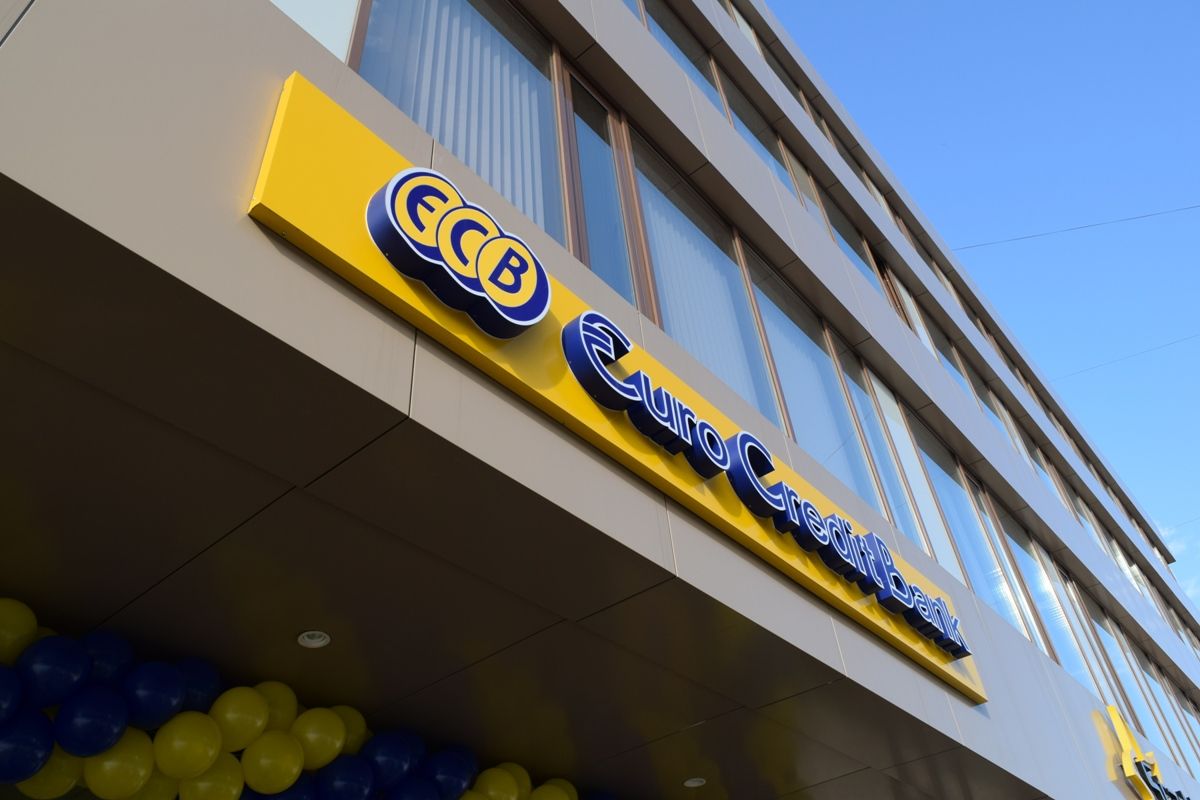EuroCreditBank schimba conditiile pentru „CrediPlus”: mai multi bani si mai mult timp pentru rambursare