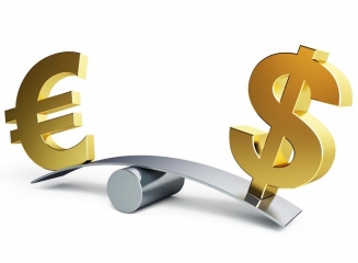 Moneda unica europeana a scazut la cel mai redus nivel din ultimii 2 ani fata de dolar