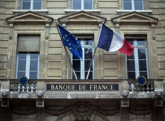 Franta: Parlamentul a adoptat o lege care obliga bancile sa separe activitatile speculative de cele de retail