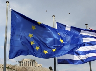 Creditorii Greciei (UE, FMI si BCE) cer bancilor sa concedieze 18.000 de angajati