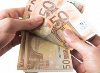 Transferuri internationale de bani: Swift sau prin intermediul sistemelor de transfer rapid?