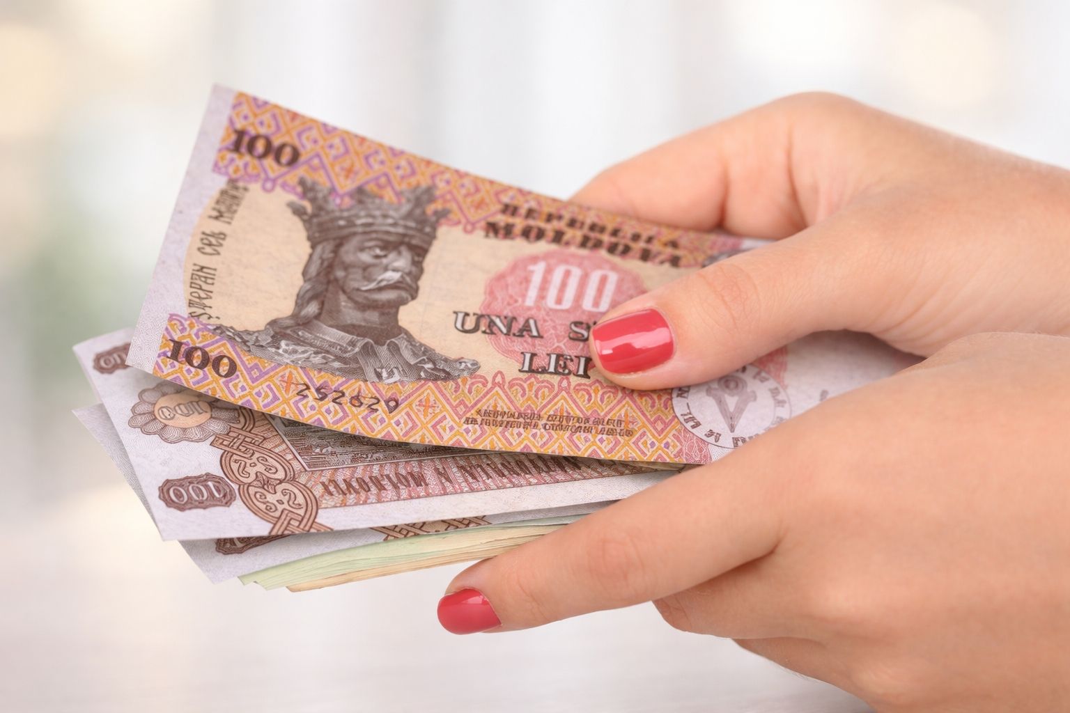 Amenda de 250.000 de lei pentru o companie de creditare. Ce pot cere clientii
