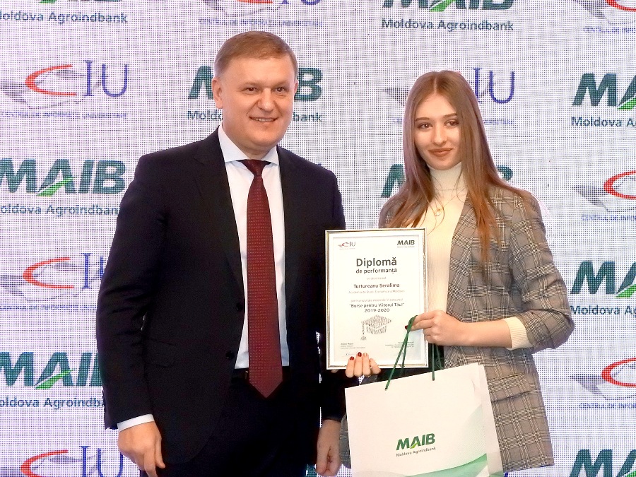 30 de studenti din Moldova – premiati de MAIB în Programul ”Burse pentru Viitorul Tau”