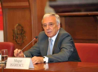 România: Adoptarea monedei euro catre anul 2015 a fost amânata