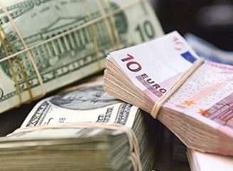 us-dollar-and-euro-bank-notes