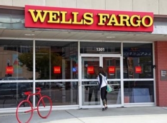 (foto) E-mail catre CEO: Un angajat Wells Fargo cere $10.000 crestere a salariului pentru toti 300.000 de colegi