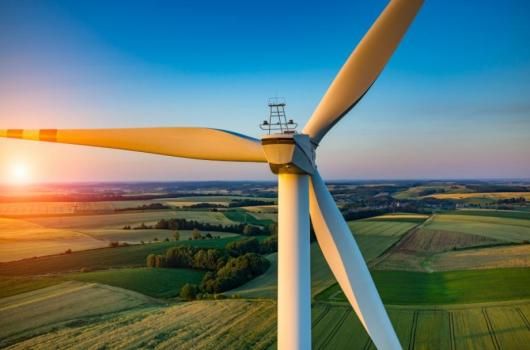 Importul turbinelor eoliene si al bateriilor pentru stocarea energiei va fi scutit de taxe vamale